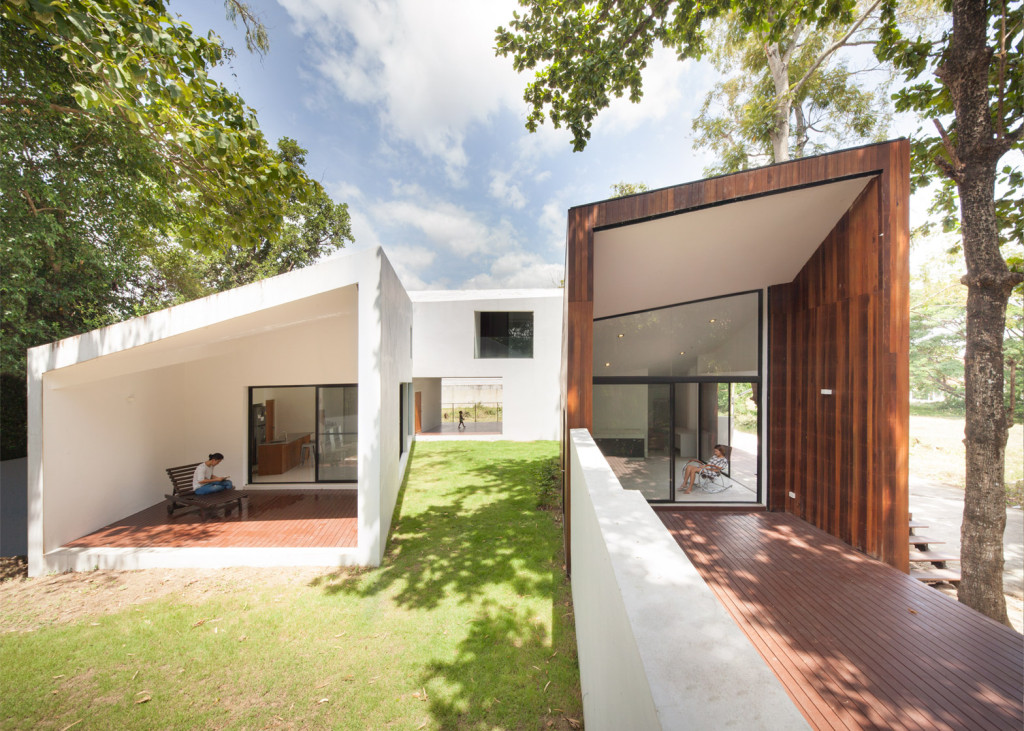 Baan-Rim-Kao_EKAR_Thailand_house_coffee-shop_music-school_dezeen_1568_15