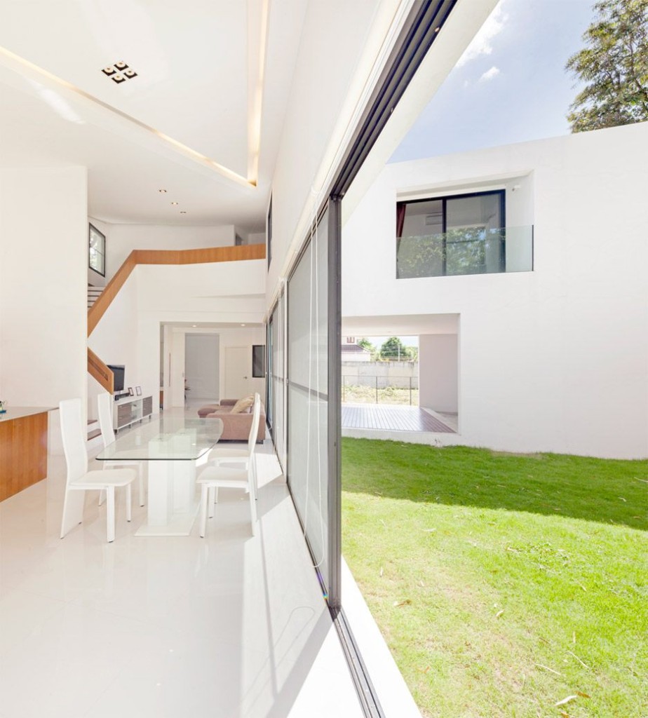 Baan-Rim-Kao_EKAR_Thailand_house_coffee-shop_music-school_dezeen_936_10