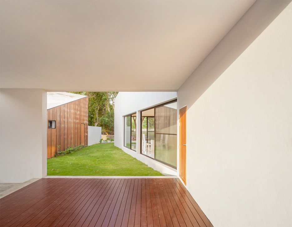 Baan-Rim-Kao_EKAR_Thailand_house_coffee-shop_music-school_dezeen_936_30