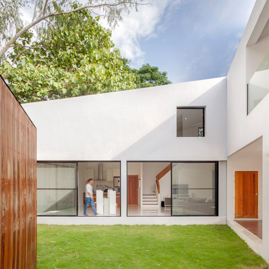 Baan-Rim-Kao_EKAR_Thailand_house_coffee-shop_music-school_dezeen_936_7